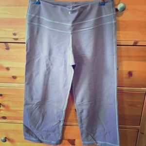 Cropped yoga pants, slate color